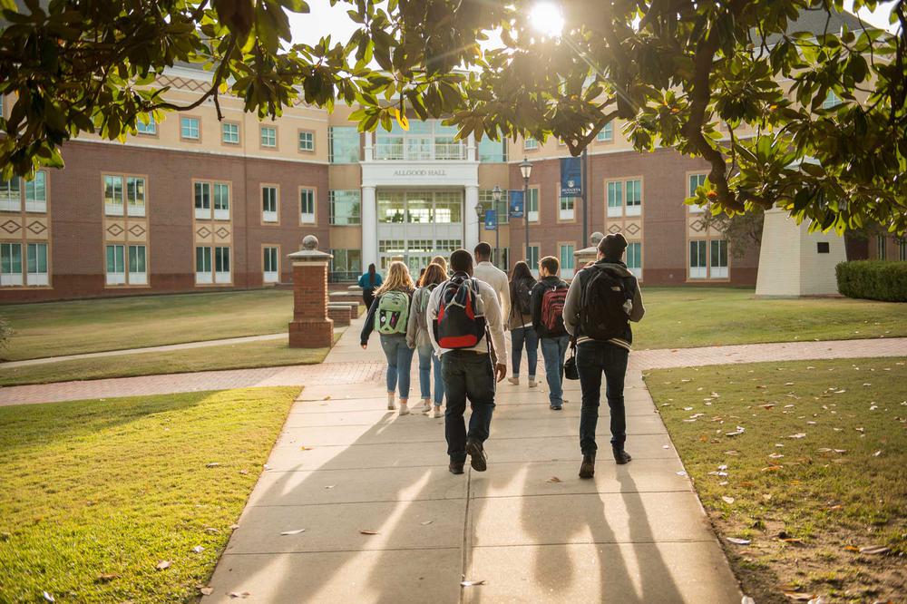 Augusta University students walking to Allgood Hall