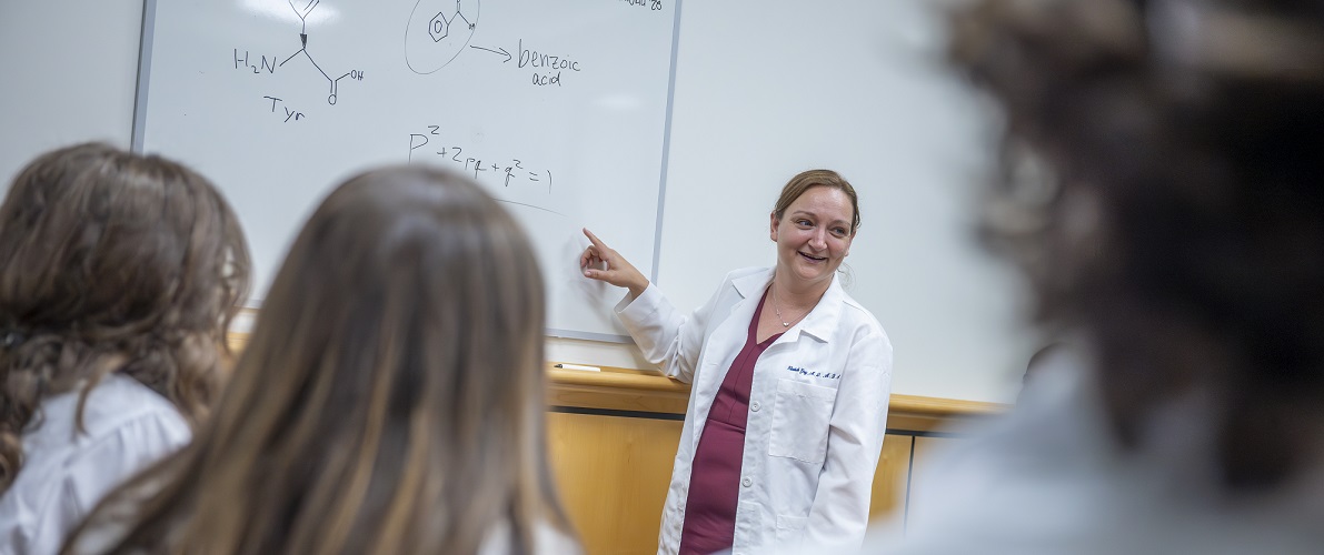 Dr. Elizabeth Gray, Savannah Dean speaks to class