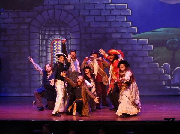 Opera group photo Pirates