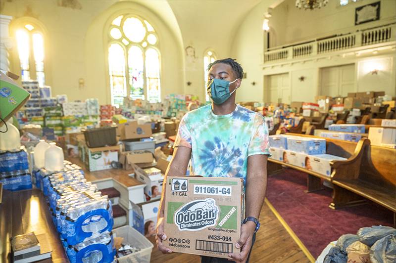 Student sorts and separates food in Gap Ministries Chapel.